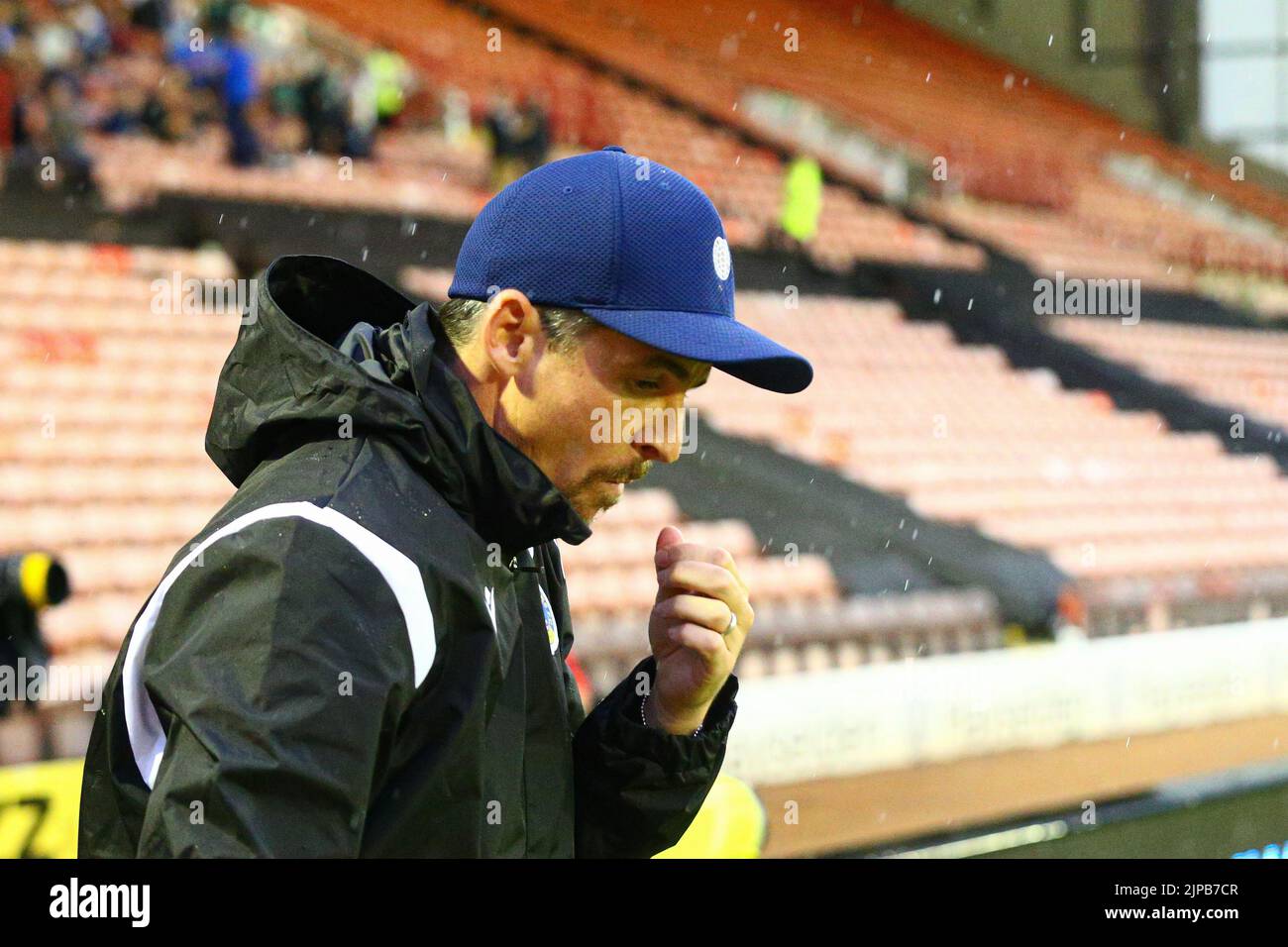 Oakwell Stadium, Barnsley, England - 16.. August 2022 Joey Barton Manager von Bristol Rovers - vor dem Spiel Barnsley gegen Bristol Rovers, Sky Bet League One, 2022/23, Oakwell Stadium, Barnsley, England - 16.. August 2022 Credit: Arthur Haigh/WhiteRoseFotos/Alamy Live News Stockfoto