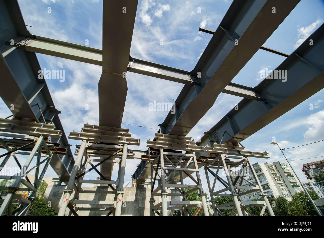 Bukarest, Rumänien - 09. August 2022: Baustelle der Überführung des Vereinigten Europas, im Süden von Bukarest. Stockfoto