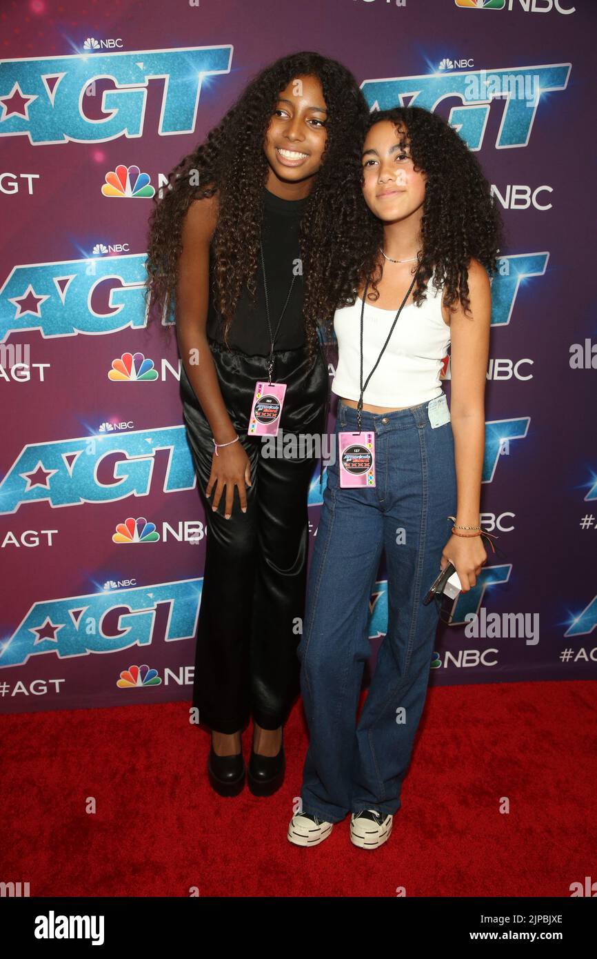 Pasadena, Ca. 16. August 2022. Lou Sulola Samuel und Stella Luna Pompeo Ivery bei der AmericaÕs Got Talent Season 17 Live Show Red Carpet im Sheraton Pasadena Hotel am 16. August 2022 in Pasadena, Kalifornien. Quelle: Saye Sadou/Media Punch/Alamy Live News Stockfoto