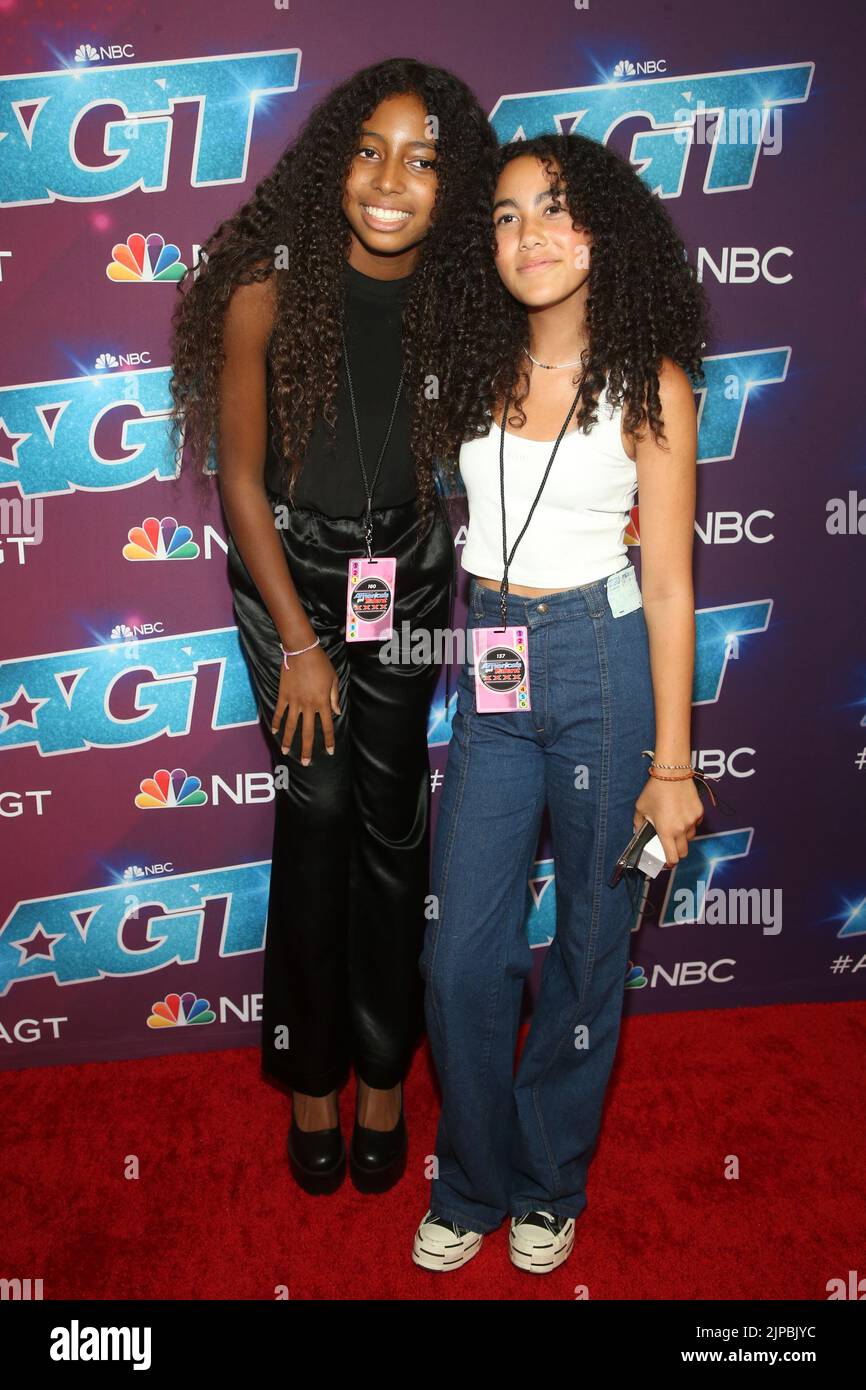 Pasadena, Ca. 16. August 2022. Lou Sulola Samuel und Stella Luna Pompeo Ivery bei der AmericaÕs Got Talent Season 17 Live Show Red Carpet im Sheraton Pasadena Hotel am 16. August 2022 in Pasadena, Kalifornien. Quelle: Saye Sadou/Media Punch/Alamy Live News Stockfoto