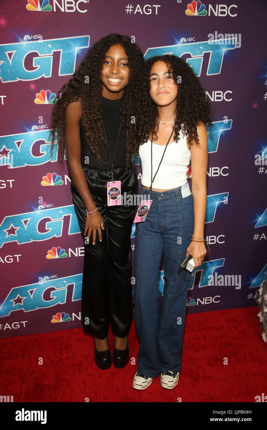 Pasadena, Ca. 16. August 2022. Lou Sulola Samuel und Stella Luna Pompeo Ivery bei der AmericaÕs Got Talent Season 17 Live Show Red Carpet im Sheraton Pasadena Hotel am 16. August 2022 in Pasadena, Kalifornien. Quelle: Saye Sadou/Media Punch/Alamy Live News Stockfoto