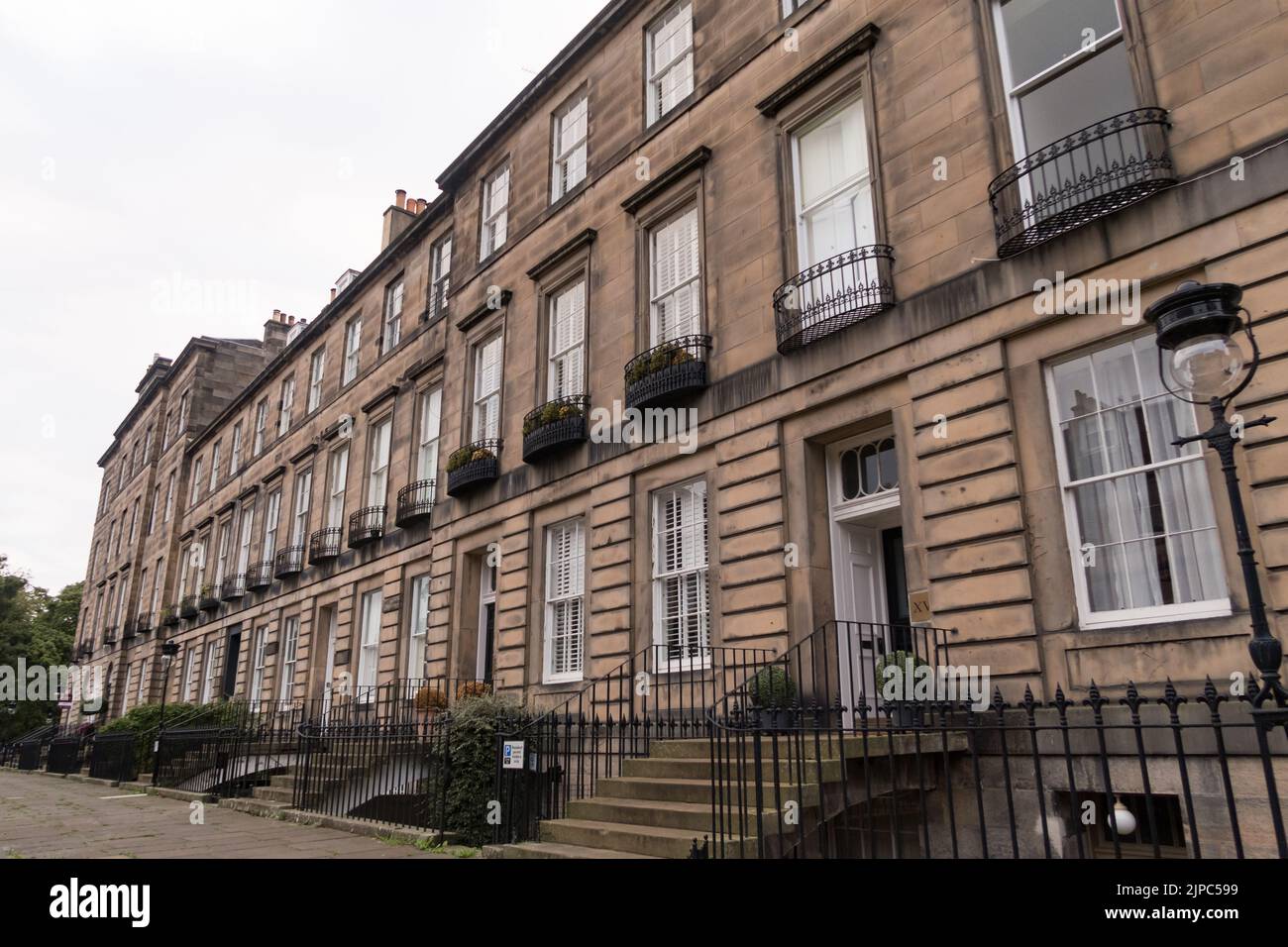 Blick auf georgianische Gebäude in der Neustadt von Edinburgh Stockfoto