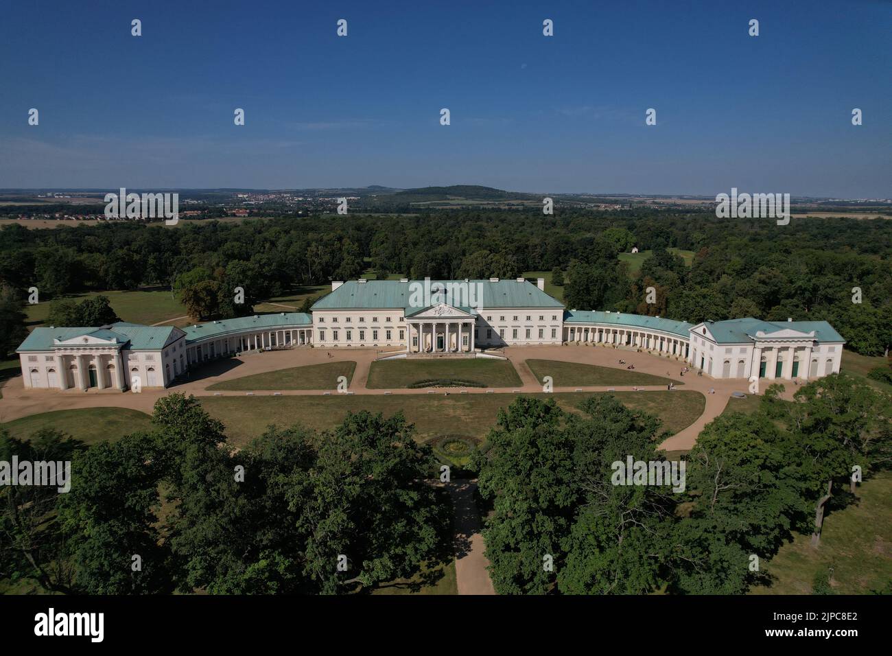 Schloss Kacina ist eines der wichtigsten Gebäude der Empire-Architektur in Böhmen in der Nähe von Kutna Hora, Tschechische Republik, Europa.Zámek Kačina, Luft Stockfoto