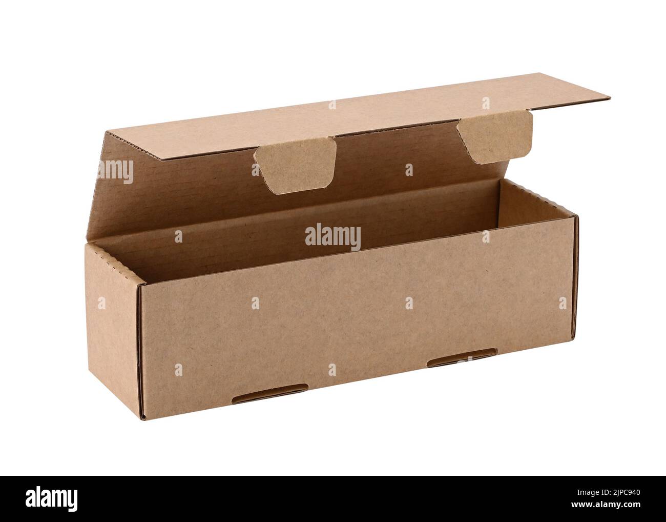 Drei Viertel Ansicht von einem leeren Karton Box mit geöffnetem Deckel für Verpackung Habseligkeiten und Lieferung isoliert auf weißem Hintergrund Stockfoto