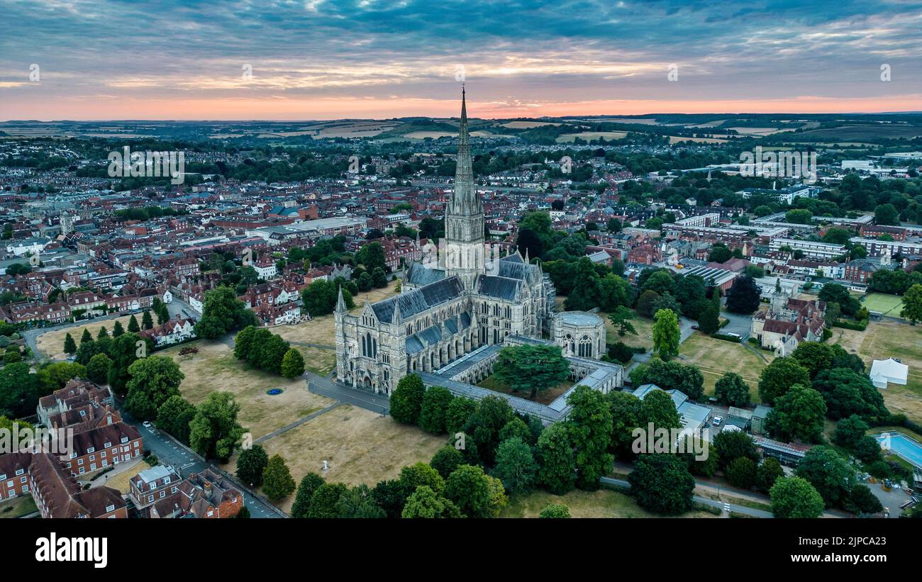 Salisbury Cathedral bei Sonnenaufgang Stockfoto