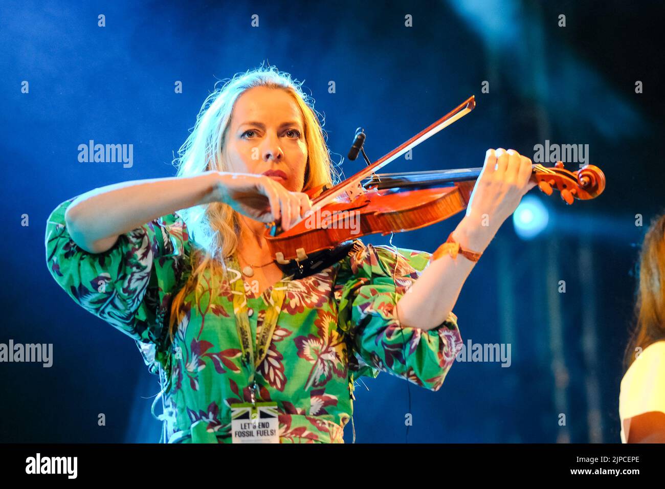 EOS Counsell spielt mit Nitin Sawhney fotografiert während der WOMAD (World of Music Arts and Dance) 40. im Charrlton Park, Malmesbury am Samstag, 30. Juli 2022. Bild von Julie Edwards. Stockfoto