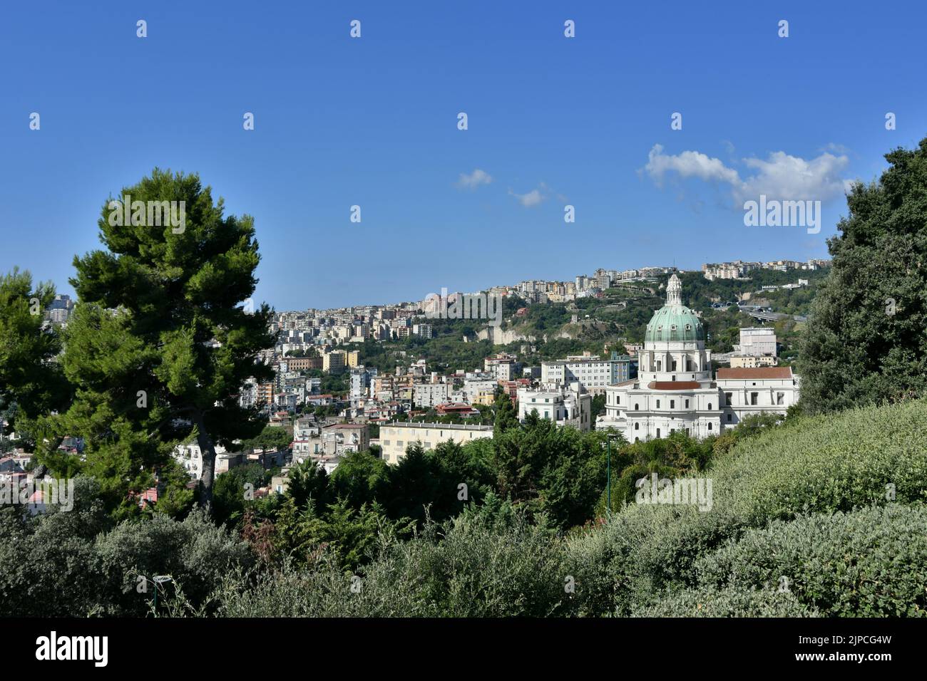 Blick auf den öffentlichen Park von Capodimonte in Neapel, Italien. Stockfoto