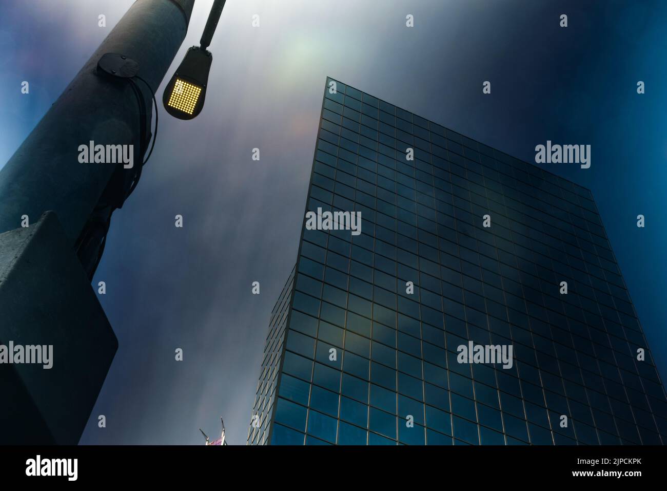 Eine Aufnahme eines hohen Gebäudes in der Innenstadt von Bellevue, Washington, USA Stockfoto