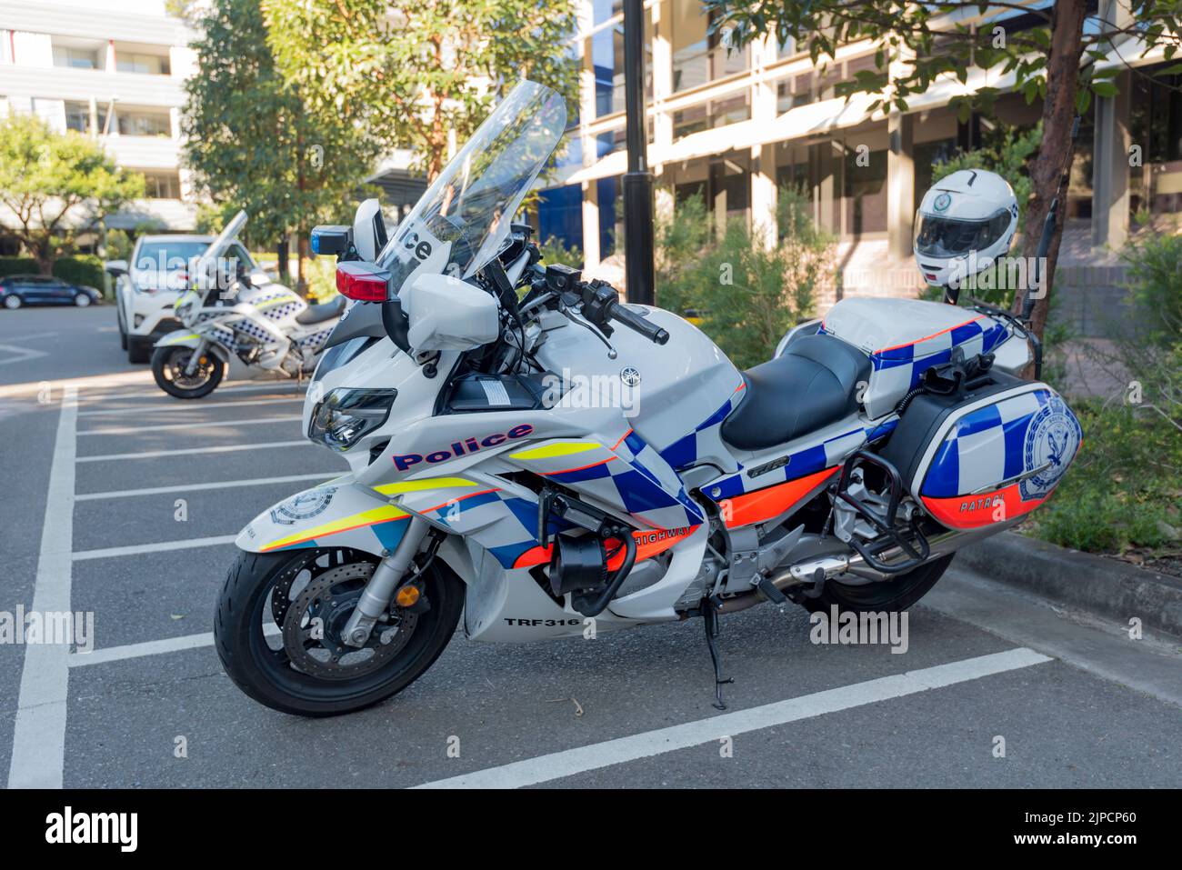 New South Wales Police Yamaha FJR1300A Motorräder, die vor der Polizeiwache in South Eveleigh, Sydney, Australien, geparkt sind Stockfoto