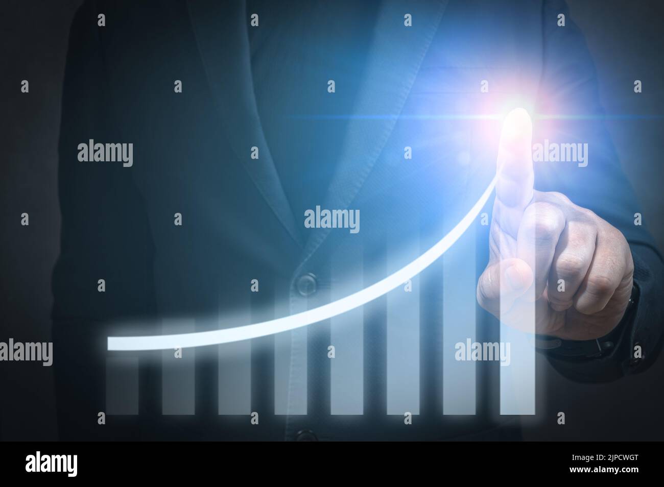 Unternehmenswachstum. Business Development to Success and Growth Concept, Geschäftsmann zeigt Grafik zukünftigen Wachstumsplan. Businessman Plan Grafik gro Stockfoto