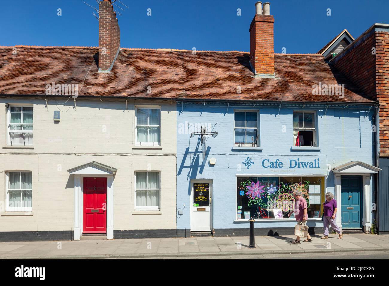 Sommernachmittag im Stadtzentrum von Salisbury, Wiltshire, England. Stockfoto