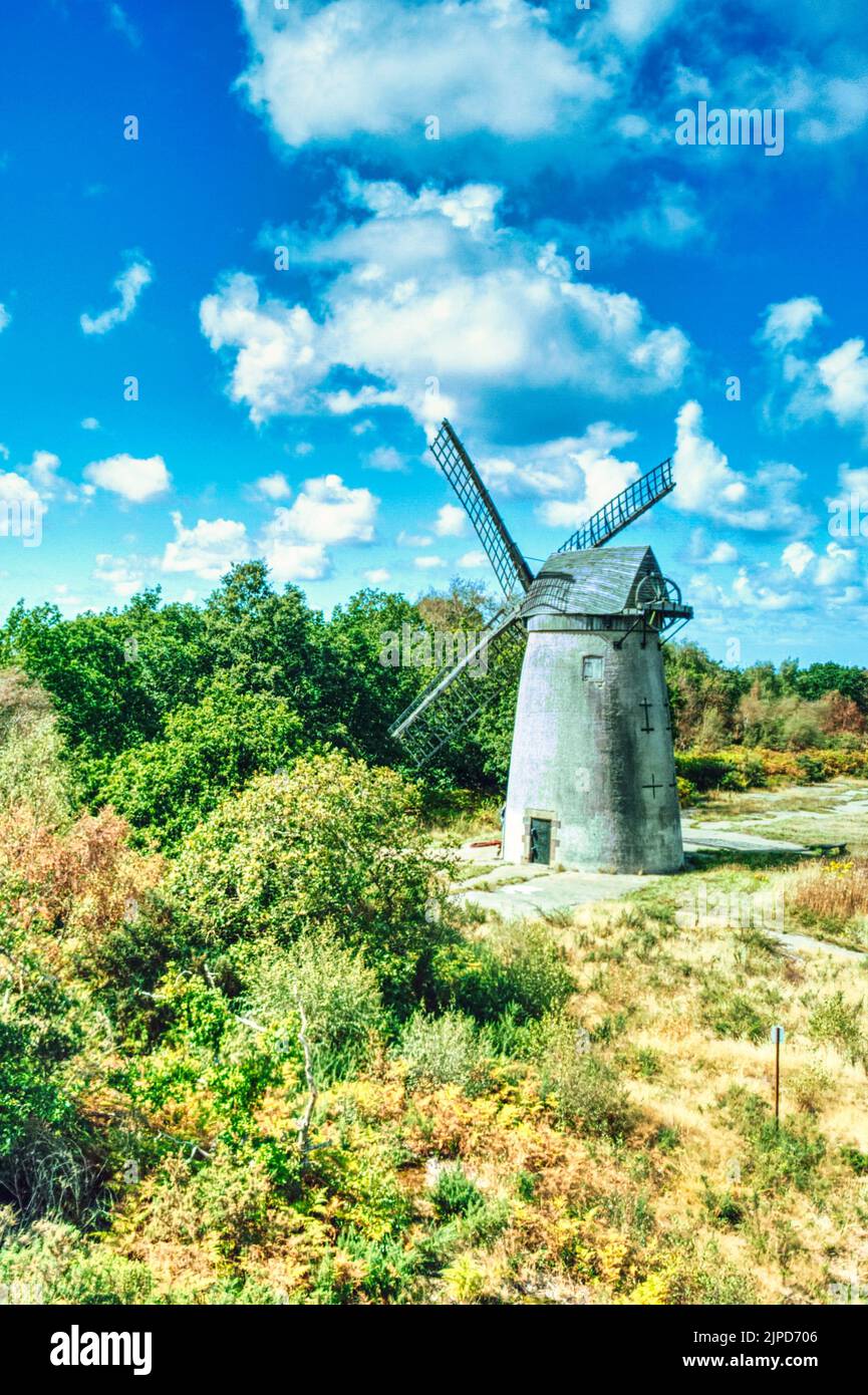 Bidston Windmill Birkenhead wirral an einem Sommertag Drohne an einem Sommertag geschossen Stockfoto