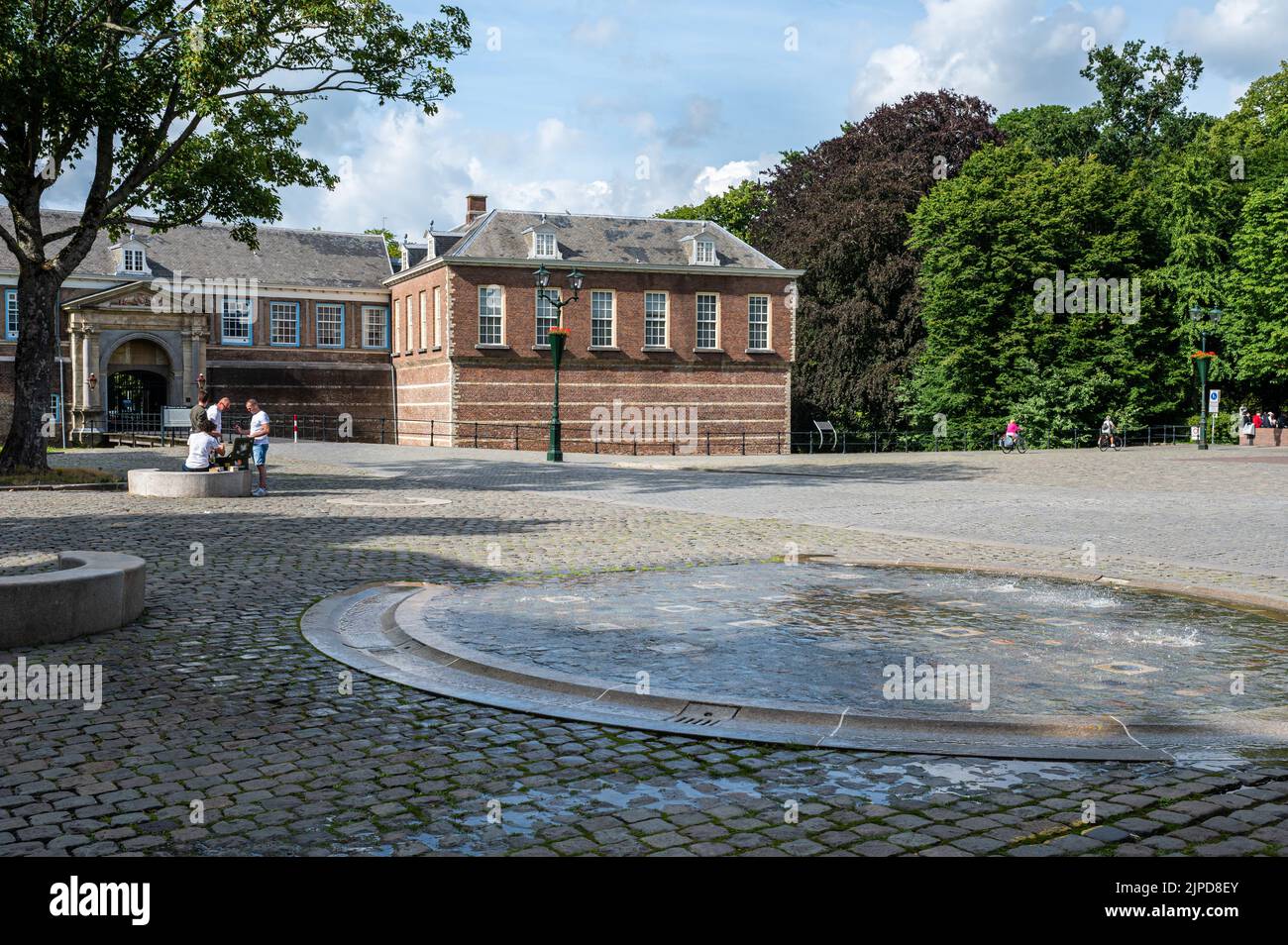 Breda, Nordbrabant, Niederlande, 08 09 2022 - Historische Architektur am Schlossplatz Stockfoto