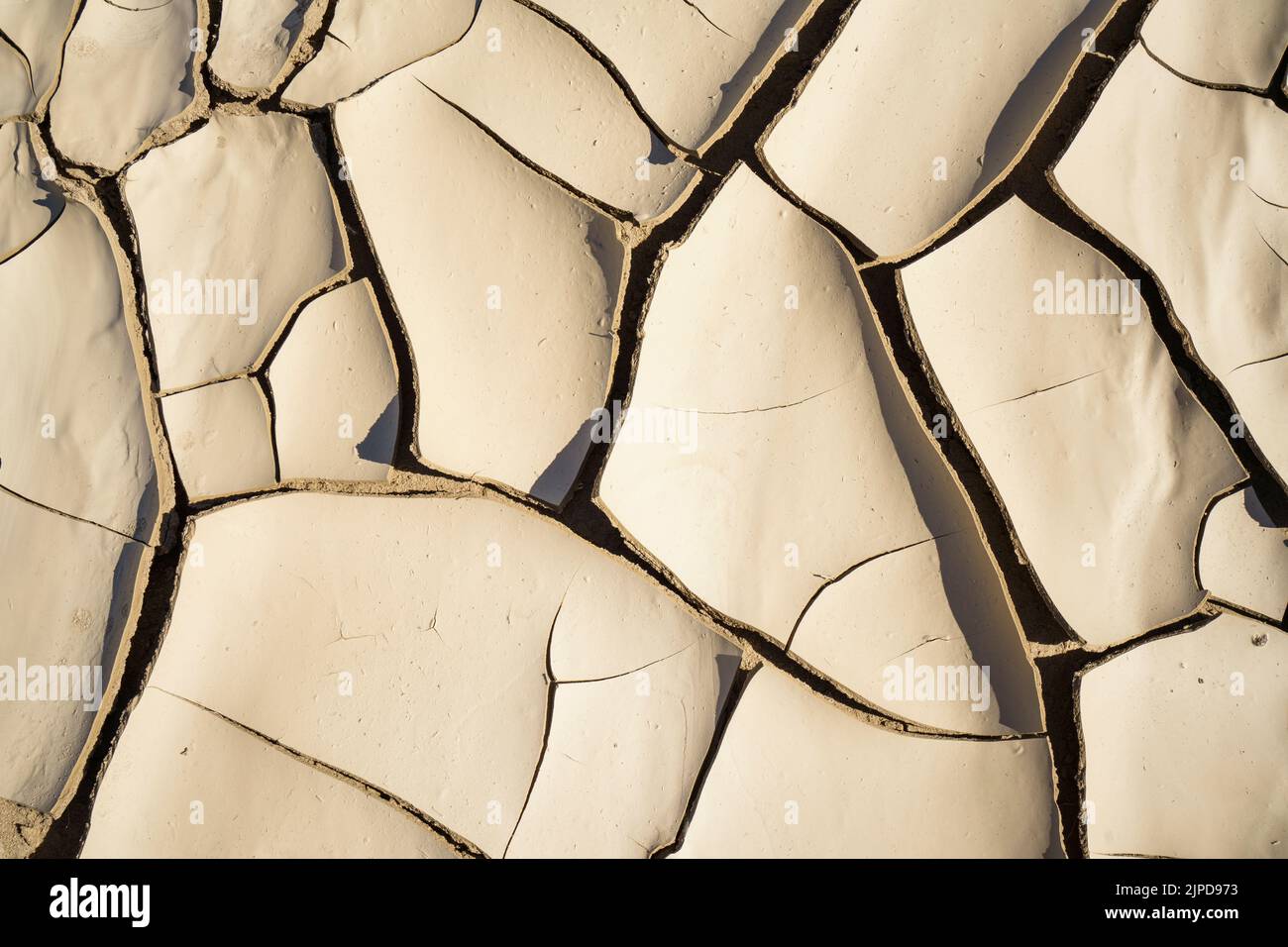 Tonmuster in einem trockenen Flussbett, Klimawandel symbolisch. Swakop River, Namibia, Afrika Stockfoto
