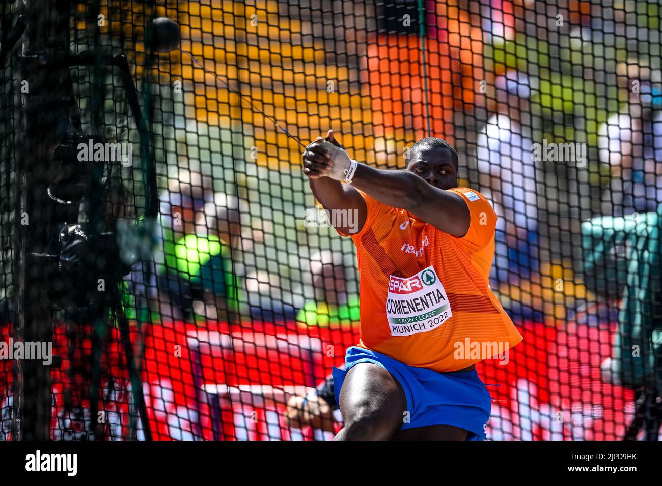 MÜNCHEN, DEUTSCHLAND - 17. AUGUST: Denzel Comenentia aus den Niederlanden im Hammerwurf der Männer während der Europameisterschaft München 2022 im Olympiastadion am 17. August 2022 in München (Foto: Andy Astfalck/BSR Agency) Stockfoto