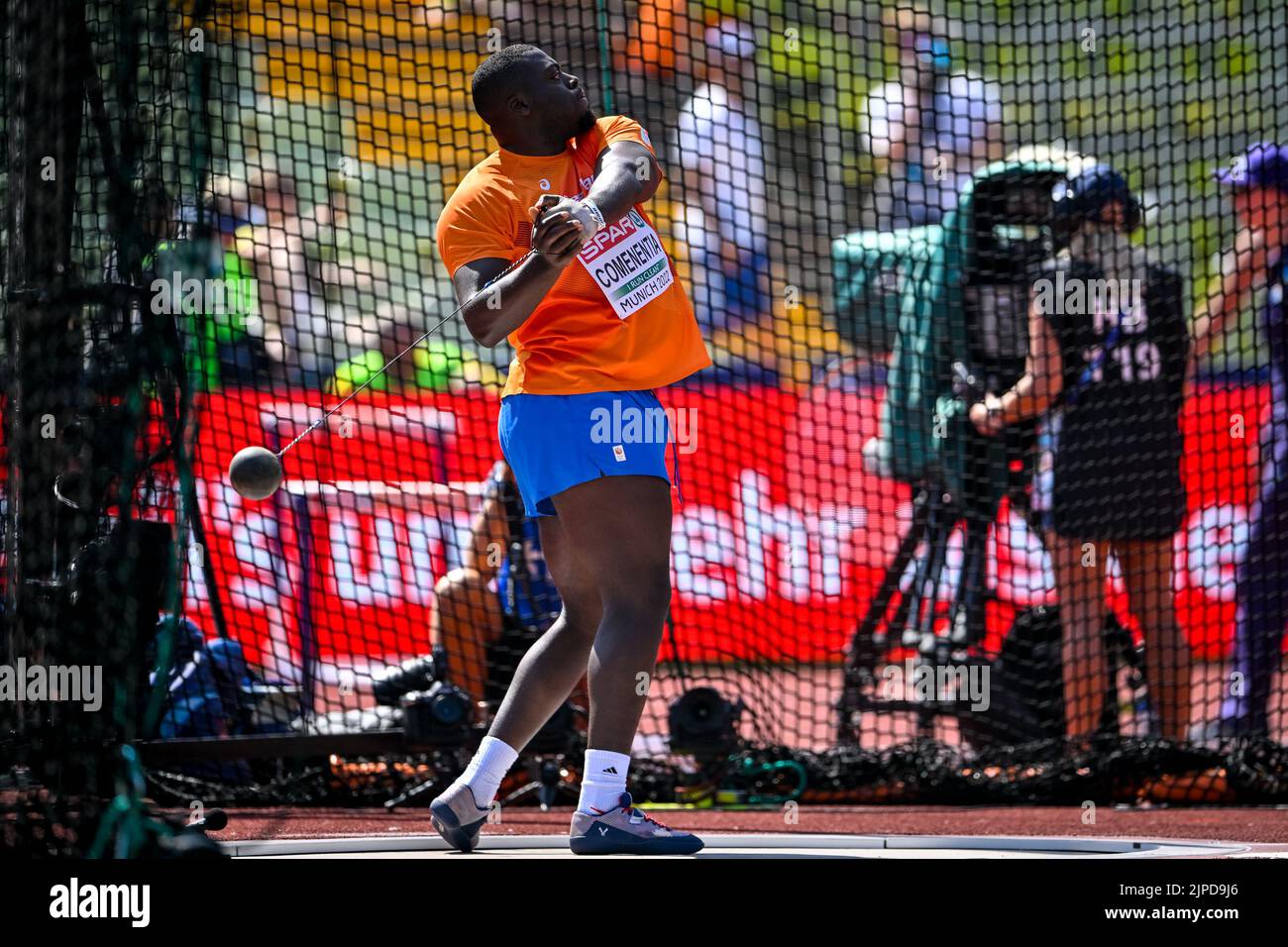 MÜNCHEN, DEUTSCHLAND - 17. AUGUST: Denzel Comenentia aus den Niederlanden im Hammerwurf der Männer während der Europameisterschaft München 2022 im Olympiastadion am 17. August 2022 in München (Foto: Andy Astfalck/BSR Agency) Stockfoto