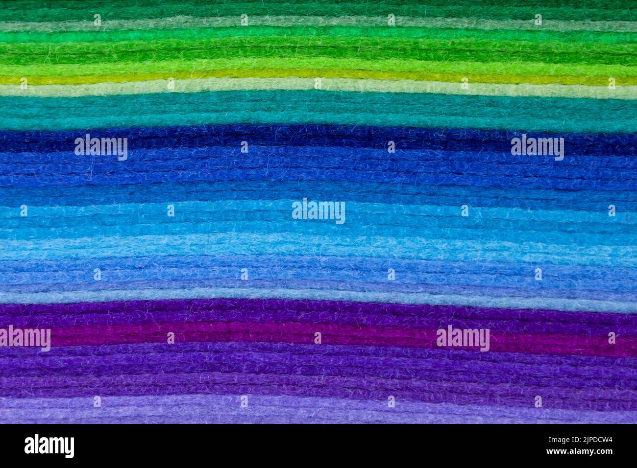 Abstrakter Hintergrund: Nahaufnahme eines Stapels aus mehrfarbigen Filzblättern Stockfoto