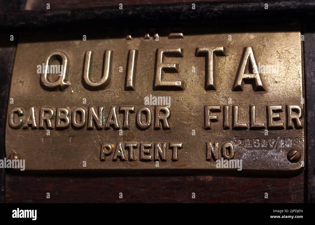 Herstellerschild, Quieta Patentkarbonator, Füllmaschine für Apfelwein, Apfelweinhersteller, Hereford, England, Großbritannien Stockfoto