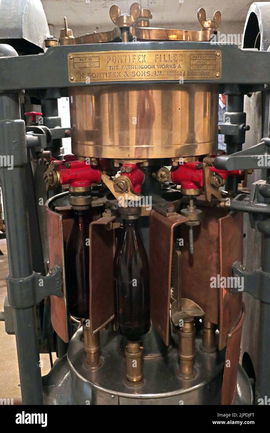 H Pontiflex Brauereiingenieure, automatische Füllmaschine, Bulmers Cidre Factory, Hereford, Herefordshire, England, UK Stockfoto