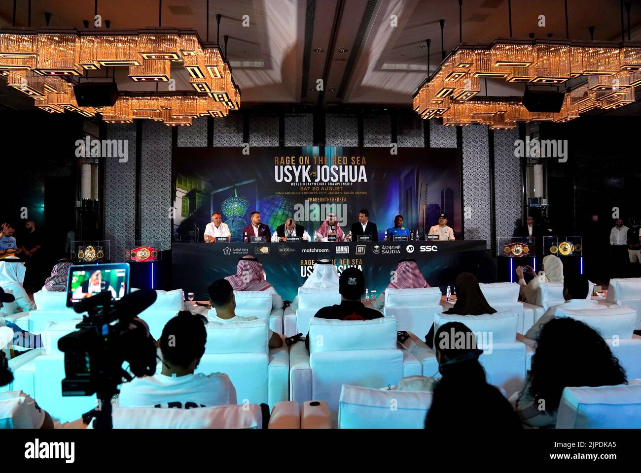 EGIS Klimas, Alexander Krassyuk, Oleksandr Usyk, Prinz Fahad bin Abdulaziz Al Saud, Eddie Hearn, Anthony Joshua und Robert Garcia während einer Pressekonferenz im Shangri-La Hotel in Jeddah, Saudi-Arabien. Bilddatum: Mittwoch, 17. August 2022. Stockfoto