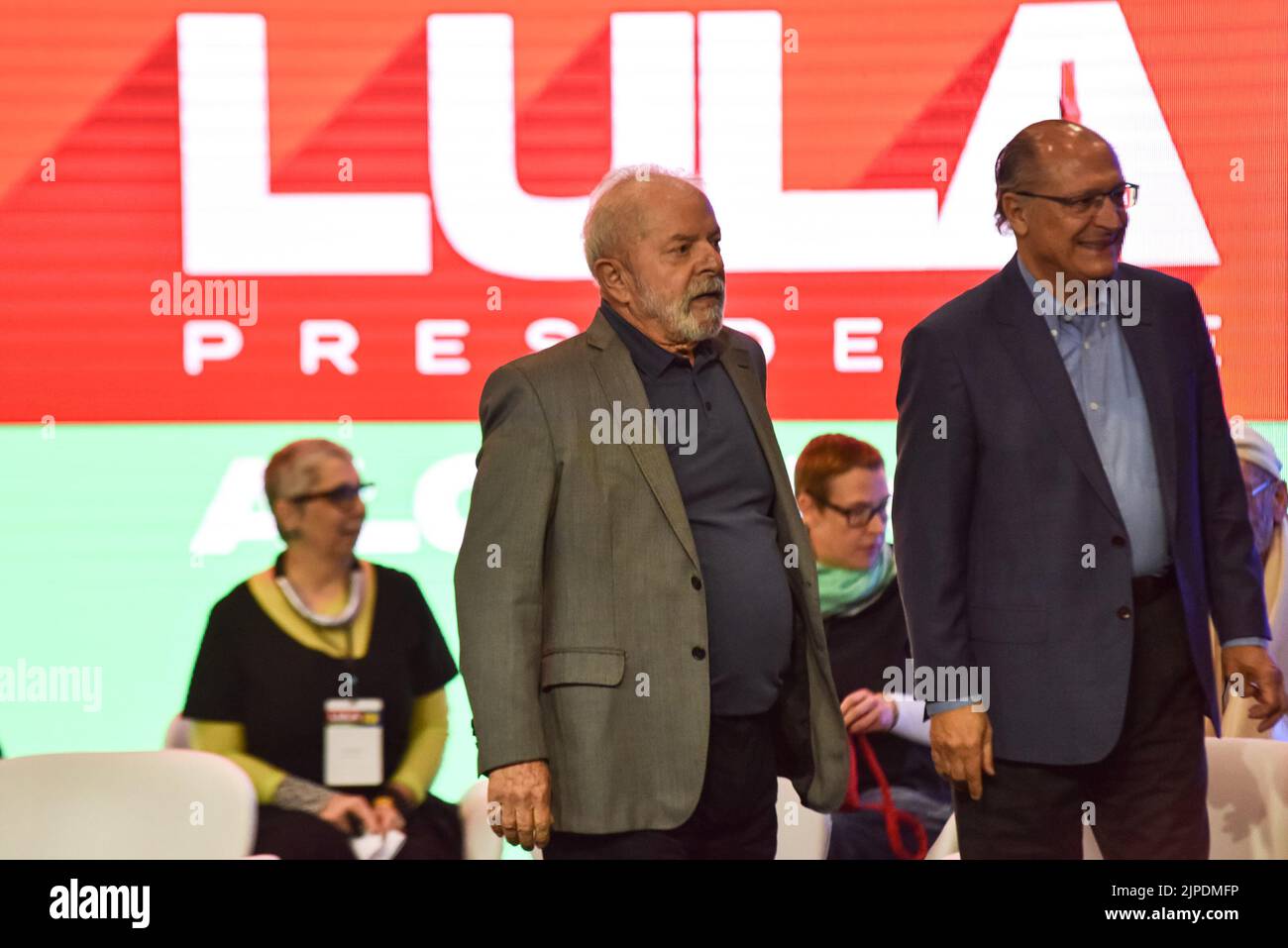 São Paulo, Brasilien. 17. August 2022, ehemaliger Präsident Luiz Inácio Lula da Silva, (PT) Präsidentschaftskandidat für die Let's Together-Bewegung für Brasilien (PT, PSB, PCdoB, PSOL, Rede, Avante und Solidarity), nimmt an einem Treffen mit Kleinst- und Kleinunternehmer Teil, das am Mittwoch, den 17. August 2022 in São Paulo, Brasilien, stattfindet. (Foto: Roberto Casimiro/Fotoarena/Sipa USA) Stockfoto