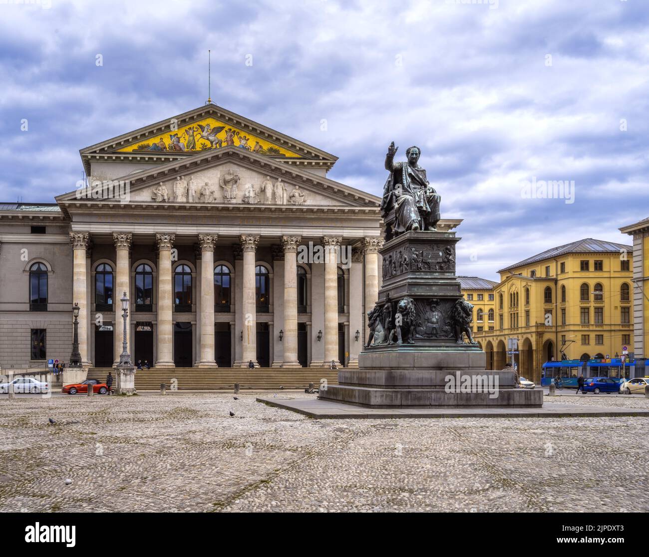 MÜNCHEN, DEUTSCHLAND - 7. APRIL: Das Residenztheater in München, Germamy am 7. April 2022. Stockfoto