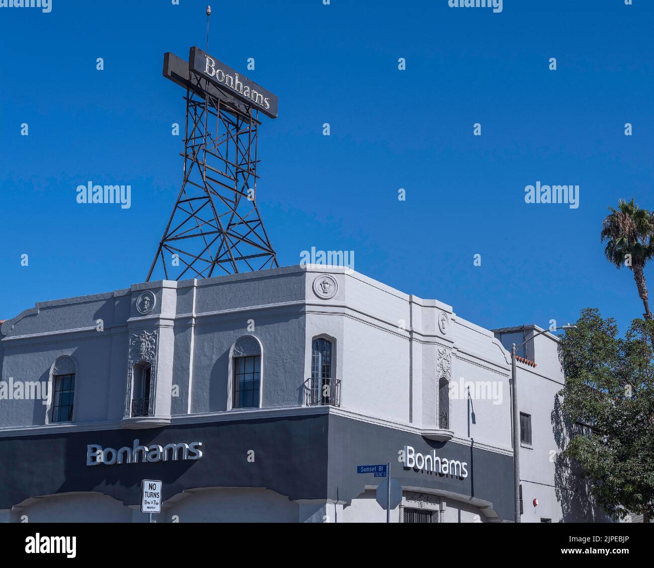 Los Angeles, CA, USA – 17. August 2022: Außenansicht des Bonhams Auktionshauses am Sunset Boulevard in Los Angeles, CA. Stockfoto