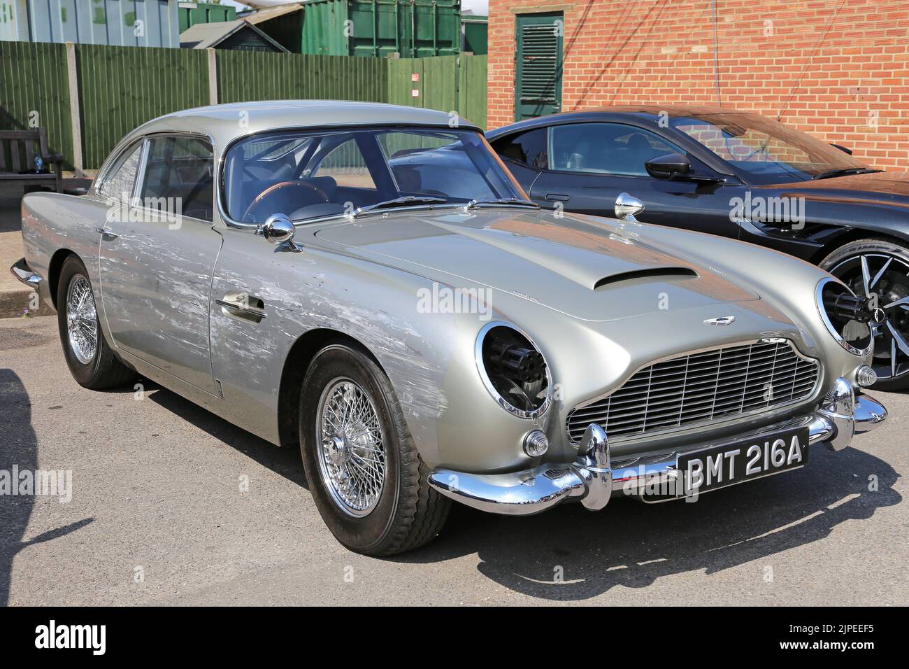 Aston Martin DB5 (1963, 2021 Bond „No Time to die“ Stunt Replica), Aston Martin Heritage Day 2022, Brooklands Museum, Weybridge, Surrey, England, UK Stockfoto
