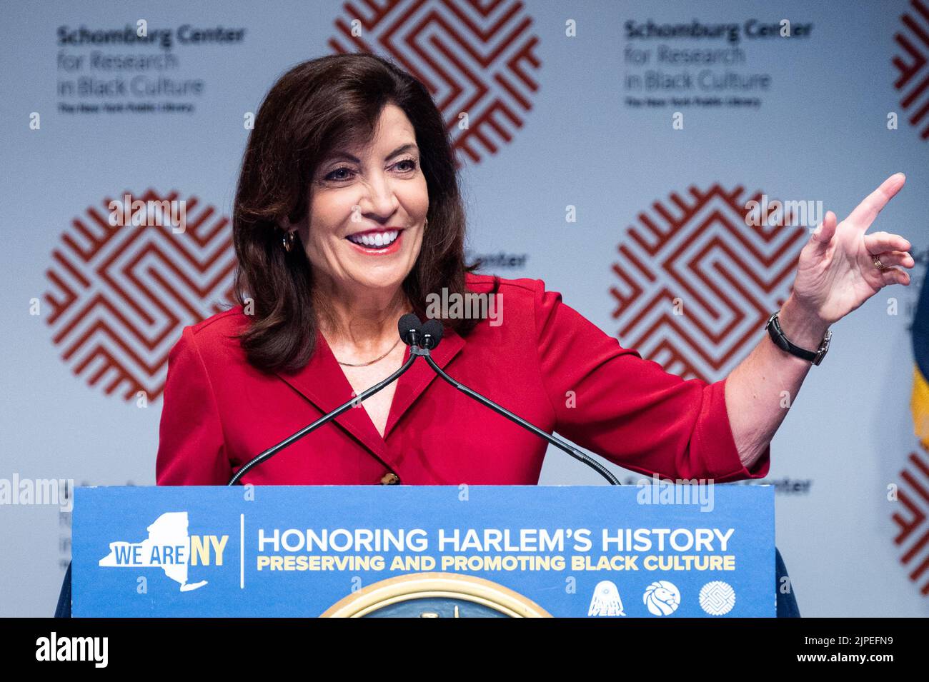 New York, Usa. 17. August 2022. Kathy Hochul (D), Gouverneurin des Bundesstaates New York, sprach bei einer Veranstaltung, um eine Förderung von acht Millionen Dollar für die Renovierung des Schomburg Center for Research in Black Culture bekannt zu geben. Kredit: SOPA Images Limited/Alamy Live Nachrichten Stockfoto