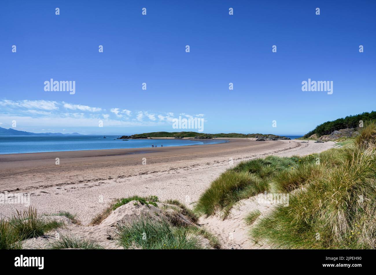 Newborough Beach, auch bekannt als Traeth Llanddwyn auf der Insel Anglesey in Nordwales Stockfoto