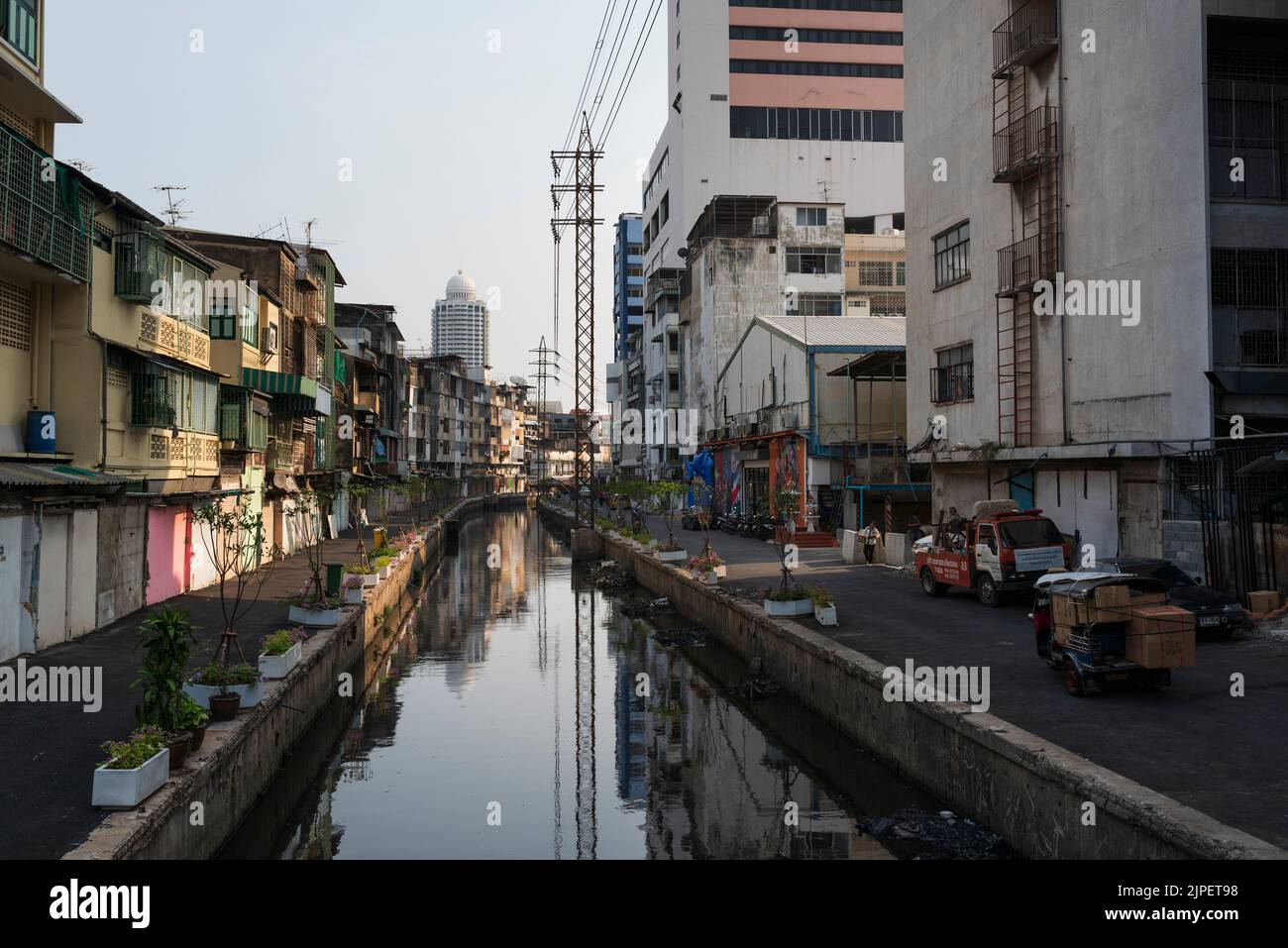 BANGKOK, THAILAND. 1. April 2016. Berühmte Kanäle in Bangkok alten Siedlungen. Talat Noi. Stockfoto
