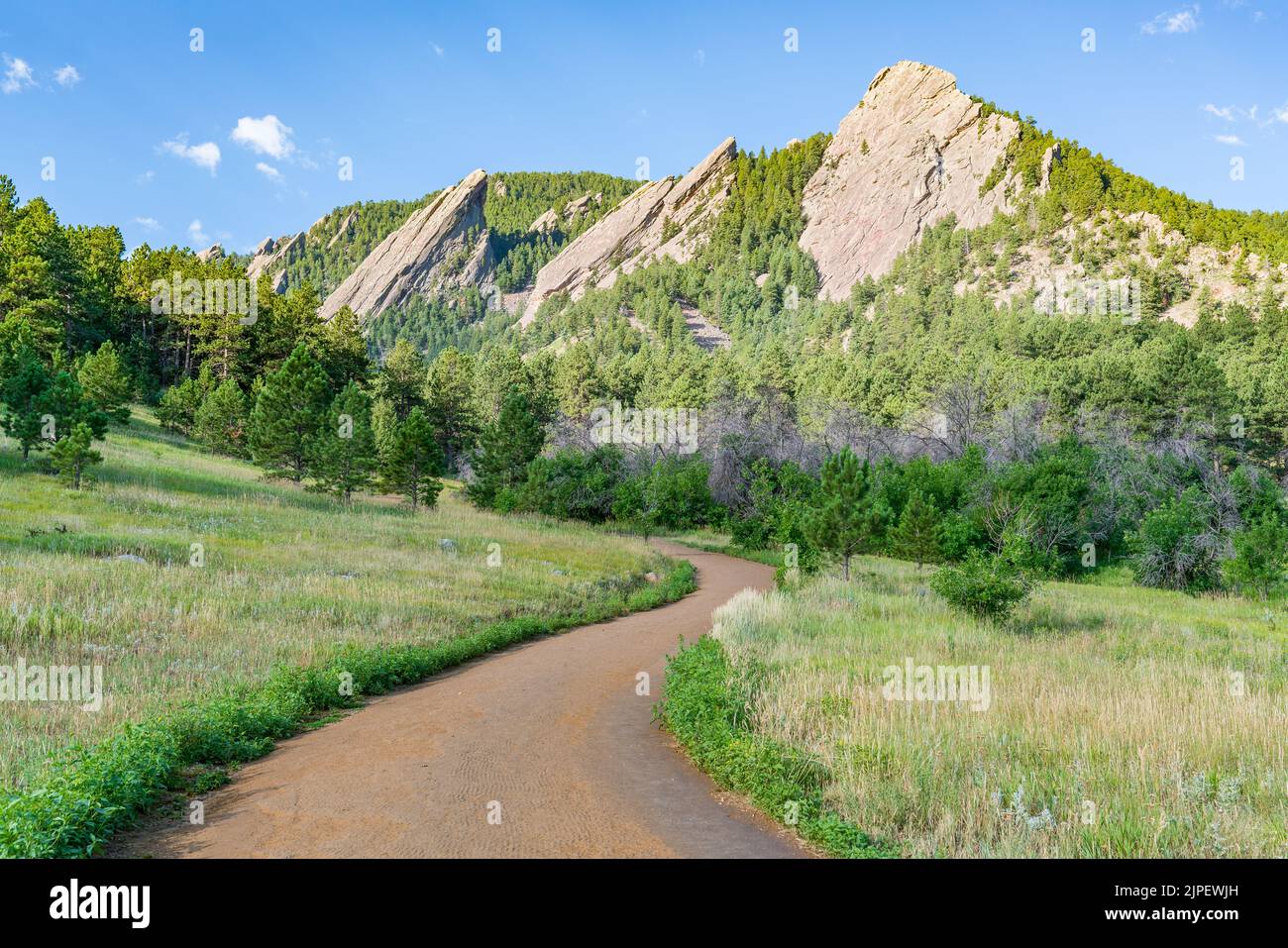 Blick auf die Flatiron Peaks im Chautauqua Park in Boulder, Colorado Stockfoto
