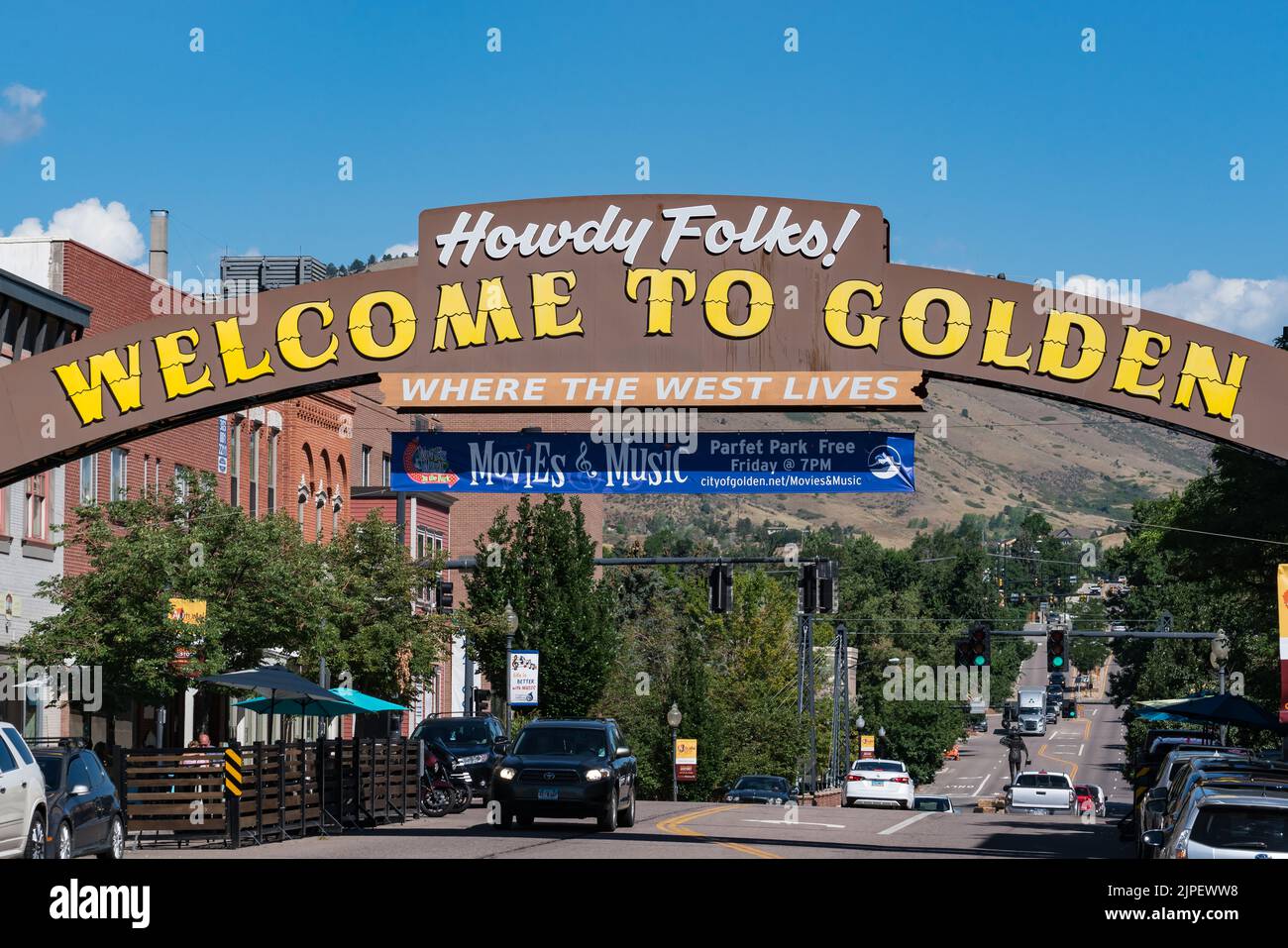 Golden, Colorado - 8. August 2022: Willkommen beim Golden Sign entlang der Washington Street in Golden Colorado Stockfoto