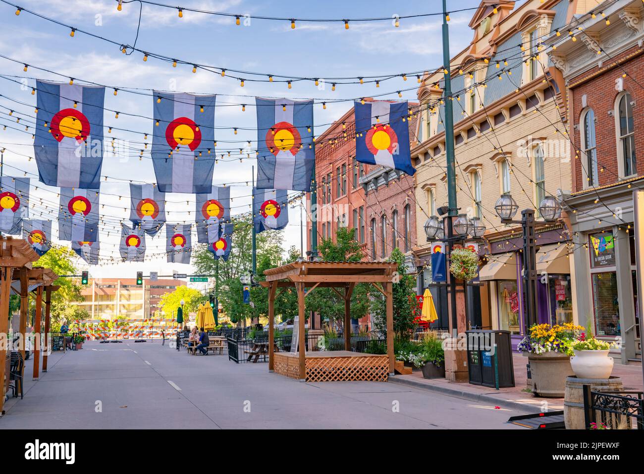 Denver, Colorado - 12. August 2022: Geschäfte und Restaurants säumen das historische Denkmalschutzviertel Larimer Square in der Innenstadt von Denver. Stockfoto