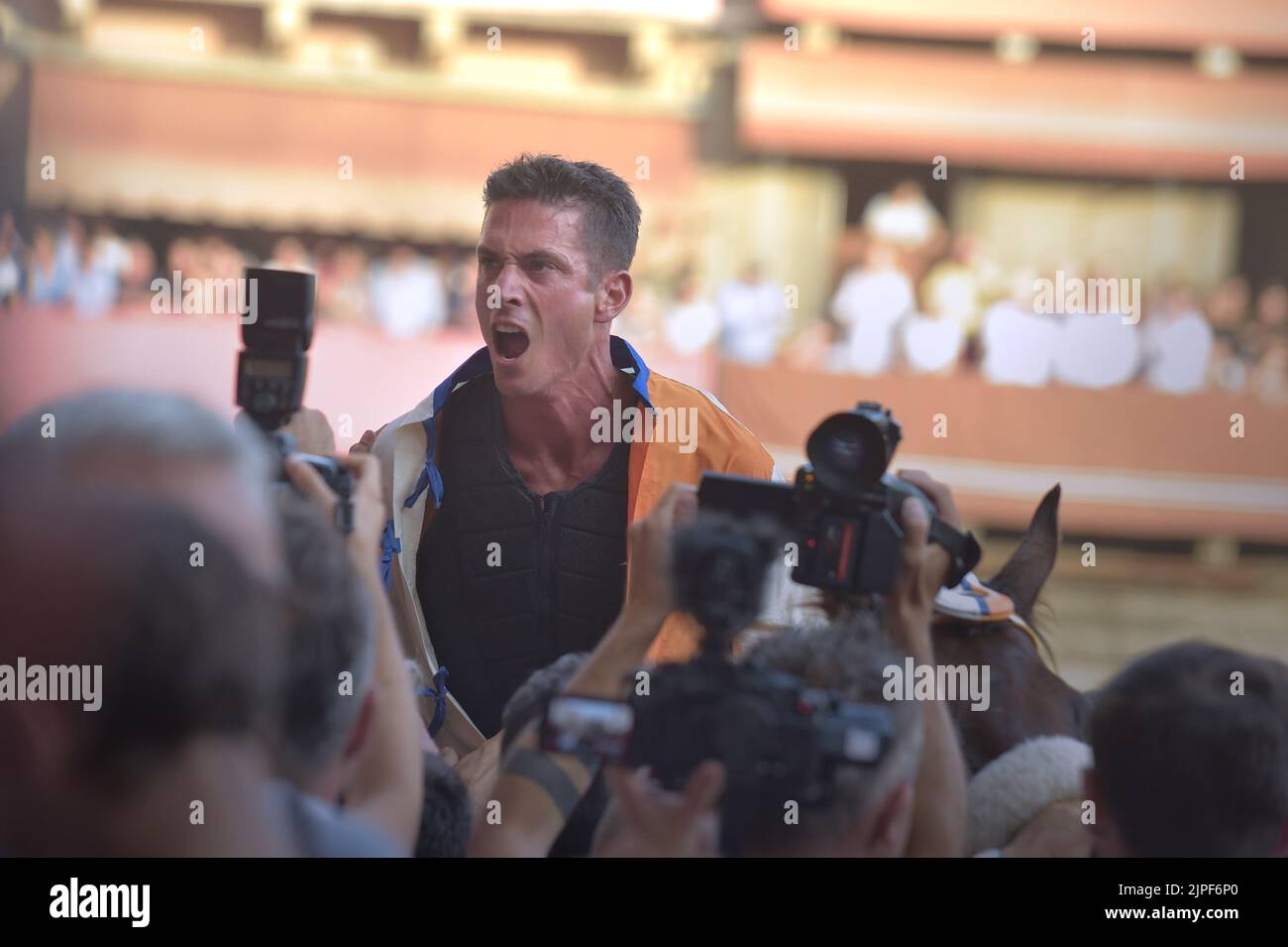 Palio di Siena, Leocorno gewinnt. Triumph von Tittia. Der als Tittìa bekannte Jockey Giovanni Atzeni kam zu seinem vierten Sieg. 17. August 2022 Stockfoto