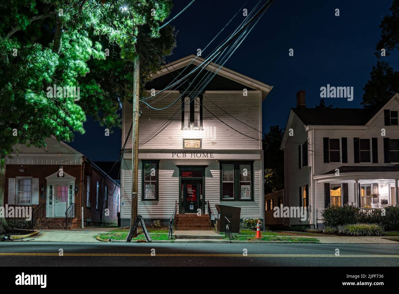 Die Cranbury, NJ Public Library, wurde ursprünglich 1889 als Odd Fellows Hall erbaut und als historischer Ort ausgewiesen. Stockfoto