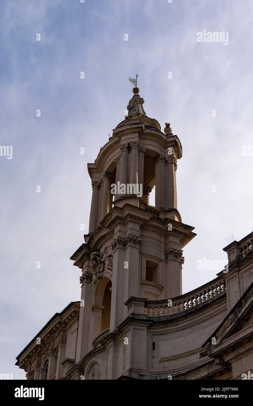 Kathedralenturm an der Piazza Navona, Rom Stockfoto