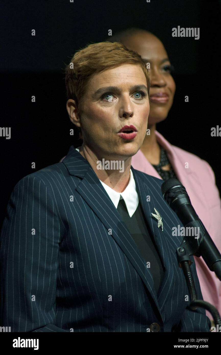 Die Ko-Kuratoren Doris Berger und Rhea Combs sprechen bei der Eröffnung der Ausstellung „Regeneration: Black Cinema, 1898-1971“, Akademiemuseum, an die Presse. Stockfoto