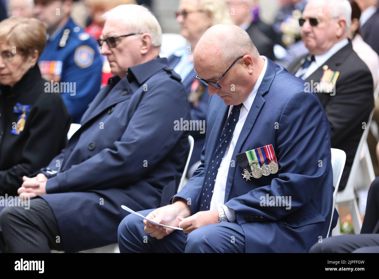 Sydney, Australien. 18.. August 2022. Der Vietnam Veterans’ Day wurde ursprünglich als Long Tan Day bezeichnet, der zum Gedenken an die Männer der D Company (6RAR) gewählt wurde, die am 18.. August 1966 in der Schlacht von Long Tan kämpften. 56 Jahre später, am Vietnam Veterans Day, hielten die Menschen inne und reflektierten im Cenotaph, wo Martin über den Tagery, die Teamarbeit und die Ausdauer, die die Australier während des Krieges zeigten, nachdachte. Es ist ein Tag, an dem alle, die in Vietnam gedient haben, anerkannt werden. Im Bild: David Elliott MP, Minister für Verkehr, Minister für Veteranen und Minister für West-Sydney. Kredit: Richard Milnes/Alamy Live Nachrichten Stockfoto