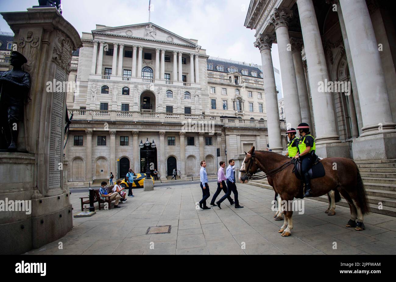 Die Bank of England in der Threadneedle Street ist die Zentralbank des Vereinigten Königreichs. Kürzlich wurde der Zinssatz auf 1,75 % angehoben. Stockfoto
