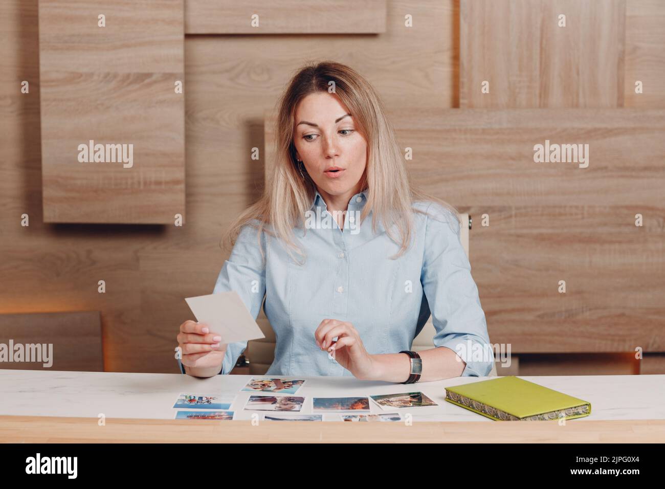 Frau Coach Coaching mit OH-Karten Indoor-Training Psychologie. Stockfoto