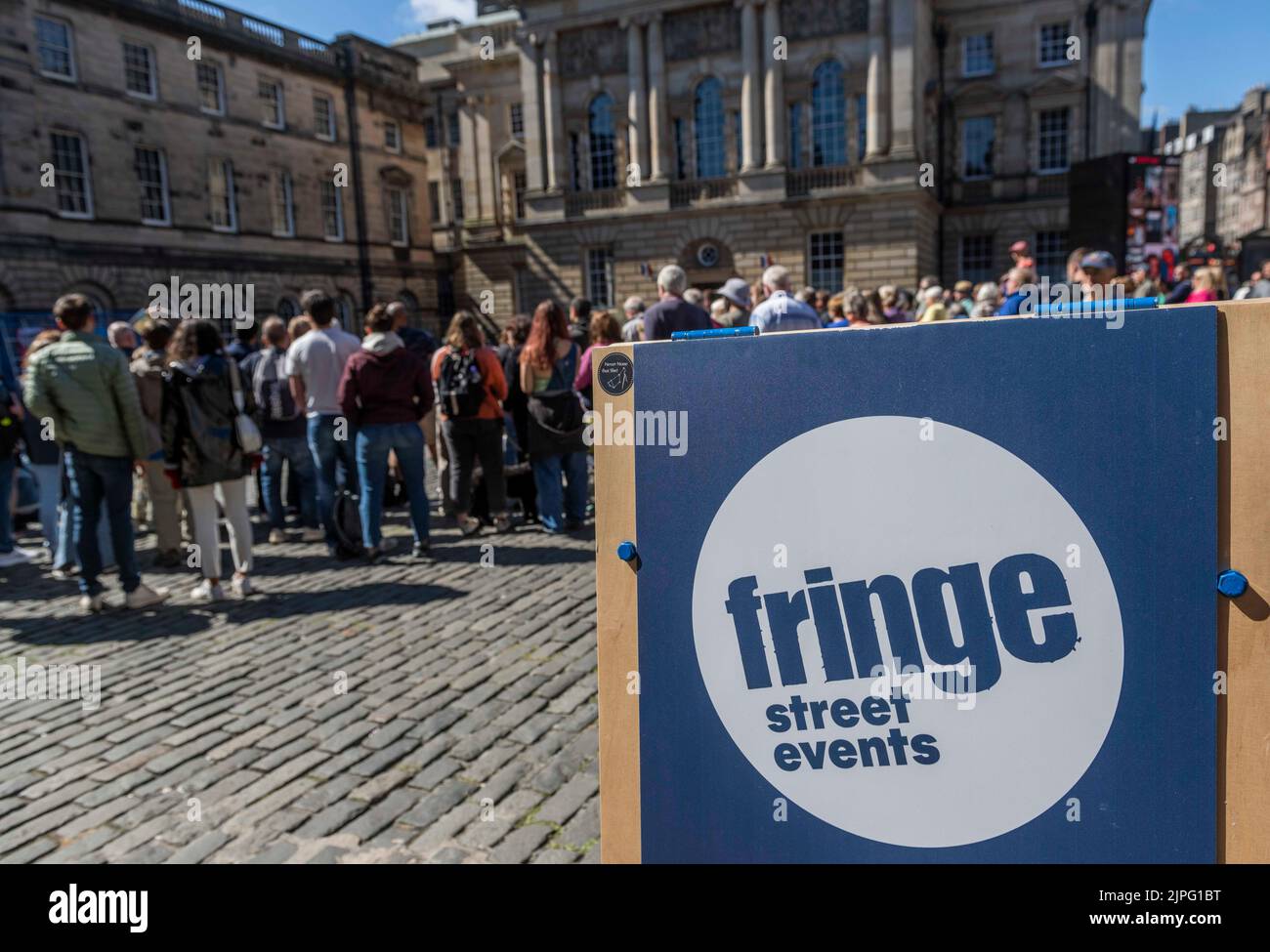 ROYAL MILE, EDINBURGH, GROSSBRITANNIEN. 17. August 2022. VEREINIGTES KÖNIGREICH. DAS EDINBURGH FRINGE FESTIVAL IST IN VOLLEM GANGE UND DIE MENGE WAR HEUTE IN DER EDINBURGH'S ROYAL MILE, UM DIE STRASSENKÜNSTLER UND SHOWS IN AKTION ZU SEHEN. PIC Credit: phil wilkinson/Alamy Live News Stockfoto