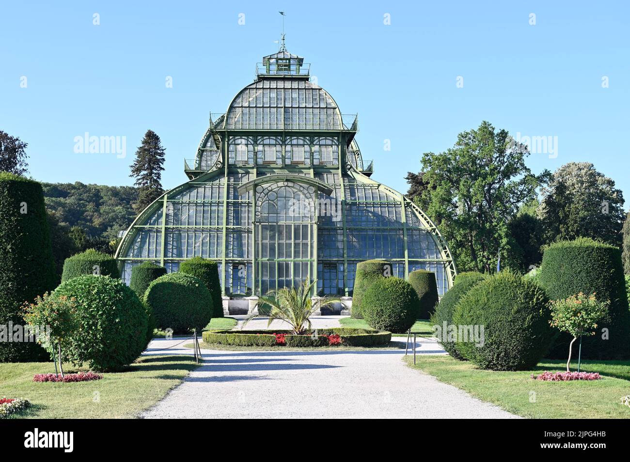 Wien, Österreich. Das Palmenhaus im Schlosspark Schönbrunn Stockfoto