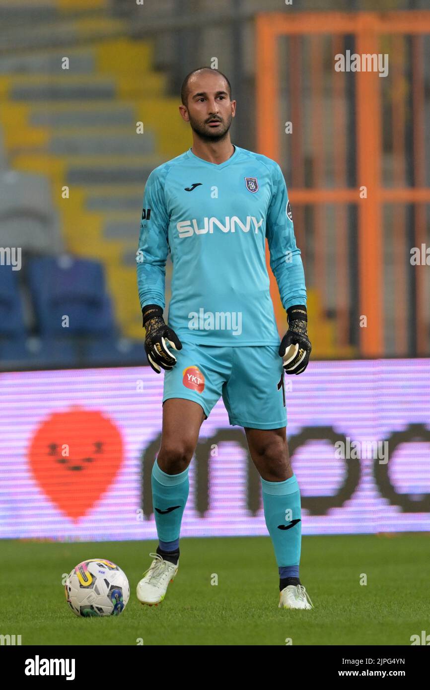 ISTANBUL Istanbul Basaksehir Torwart Volkan Babacan beim türkischen