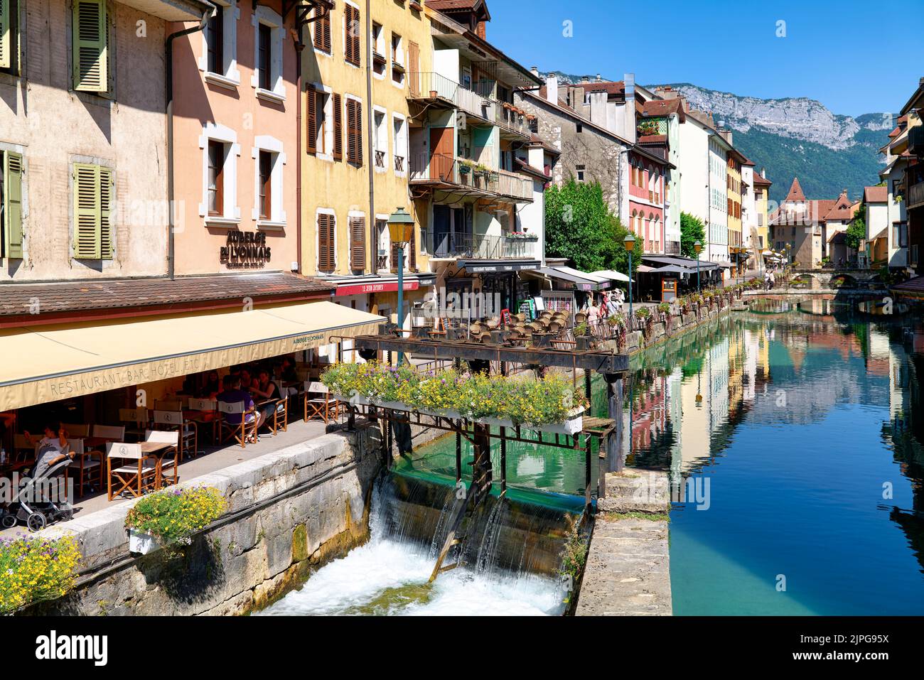 Annecy Haute Savoie Frankreich. Der Fluss Thiou Stockfoto