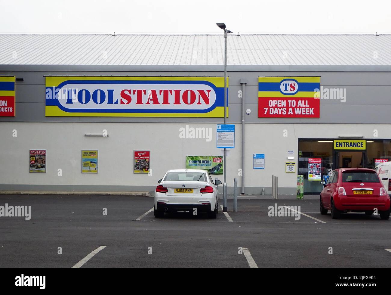 Eine Filiale des Bauhauses Toolstation im Vorort South Gosforth, Newcastle upon Tyne, Großbritannien Stockfoto