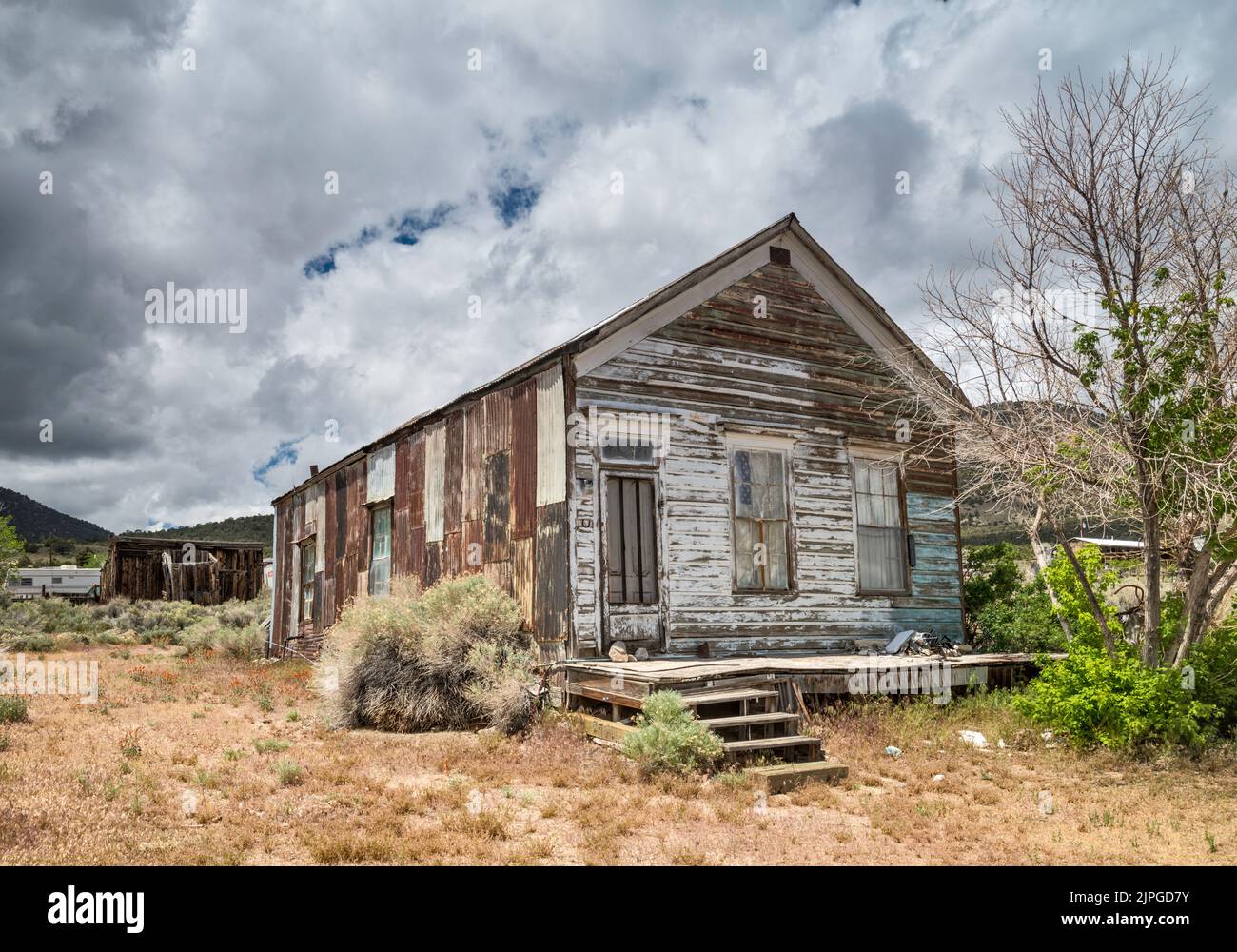 Zerstörtes Gebäude in der Geisterstadt Cherry Creek, Nevada, USA Stockfoto