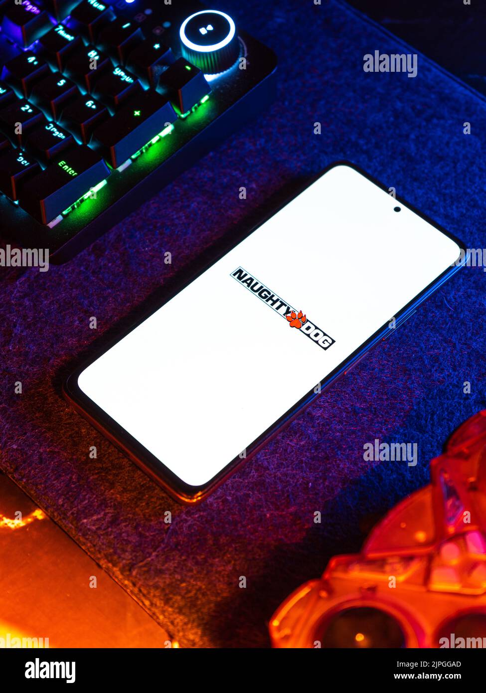 West Bangal, Indien - April 20, 2022 : Naughty Dog auf dem Handy-Bildschirm Stock Bild. Stockfoto