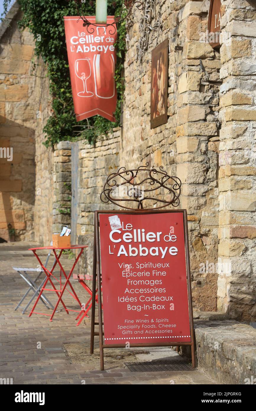 Le Cellier de l’Abbaye. Vins spiritueux, épicerie fine, aus den Jahren, Accessoires, idées cadeaux, Bag-in-Box. Cluny. Saône-et-Loire. Bourgogne. Frankreich. Eu Stockfoto