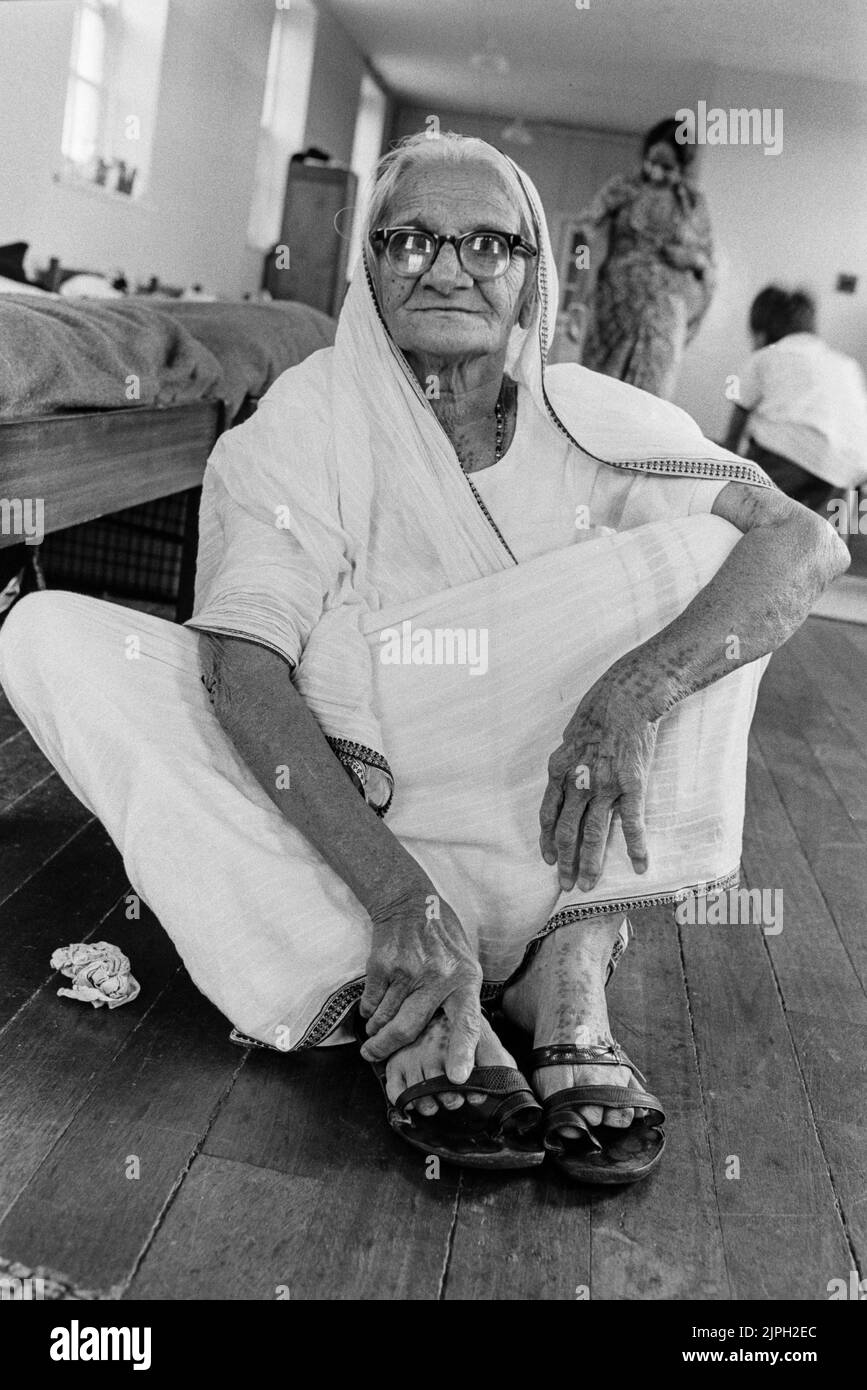 Ugandische asiatische Flüchtlinge im Stradishall Camp Suffolk ältere Frau 1972 Stockfoto